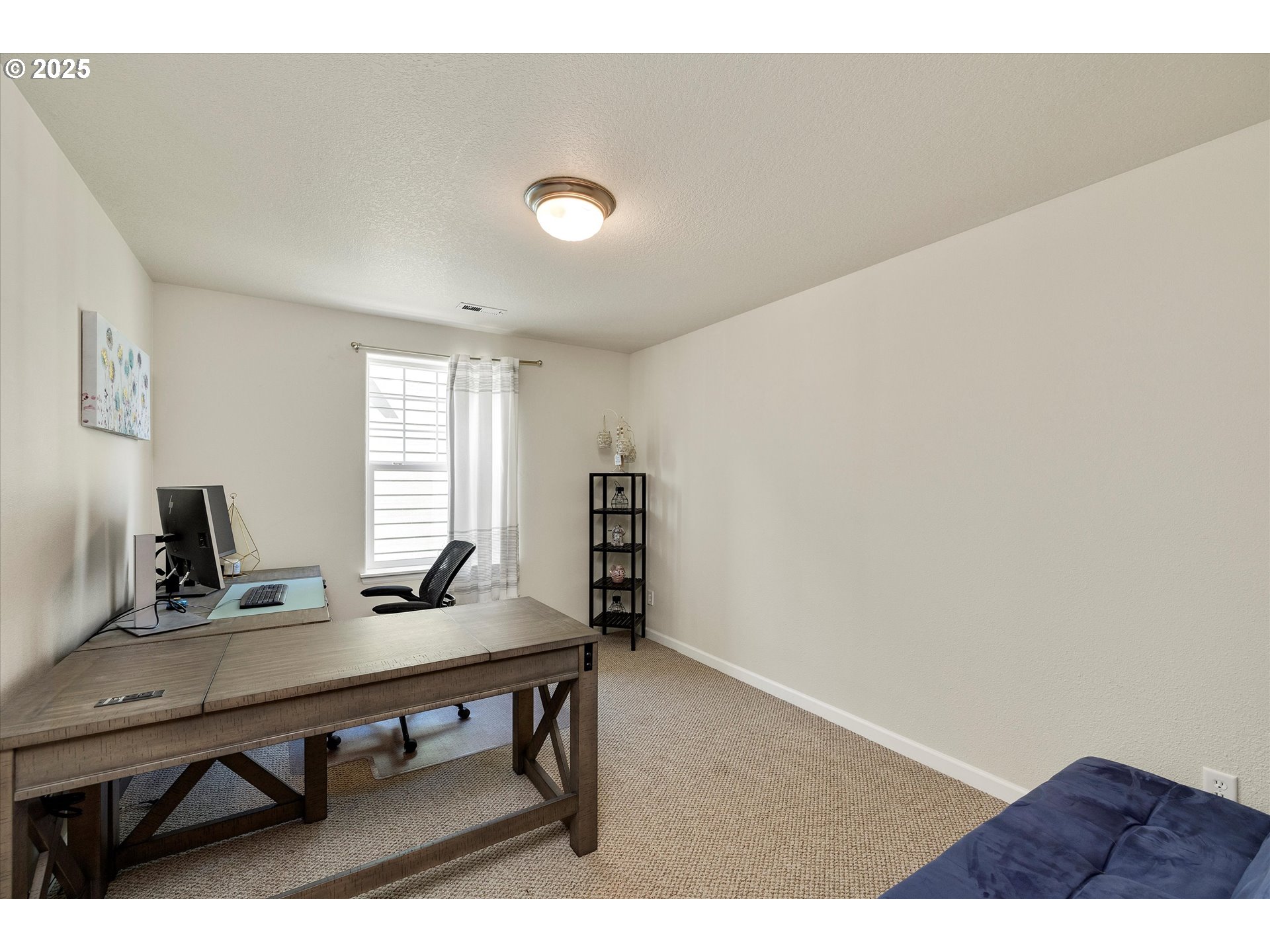 1153 Chinookan Drive Cascade Locks, OR 97014 - Photo 14 of 27 a view of a workspace with furniture