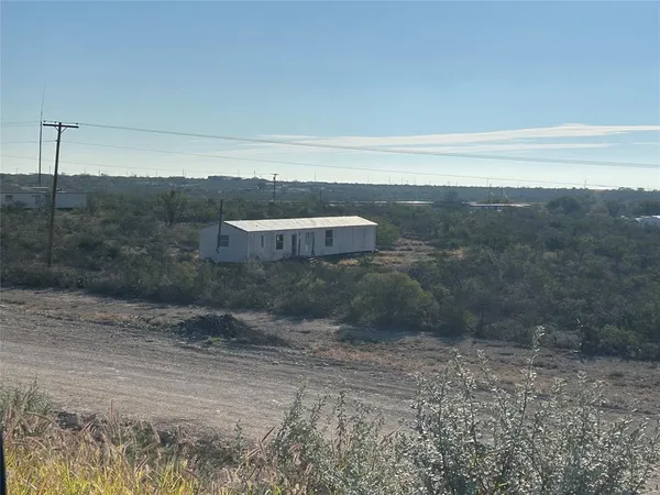 a view of a dry yard
