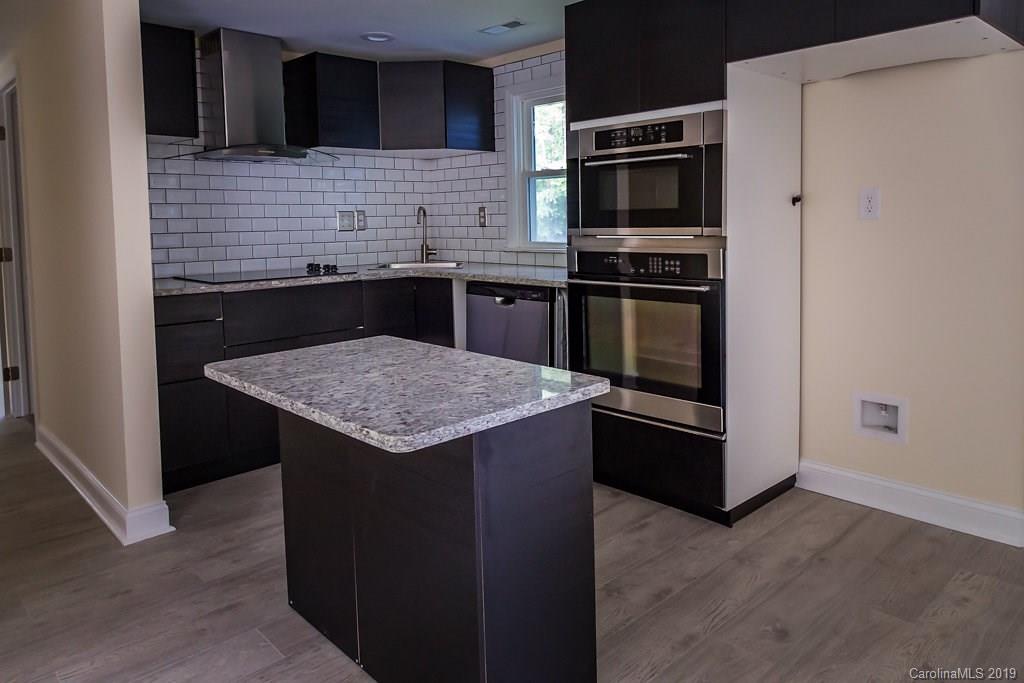 17531 Green Hill Road Charlotte, NC 28278 - Photo 3 of 28 a kitchen with a sink a microwave and cabinets