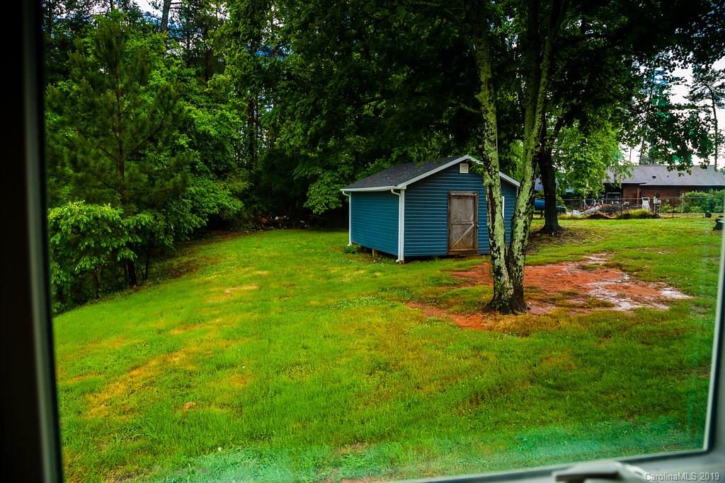 17531 Green Hill Road Charlotte, NC 28278 - Photo 22 of 28 a backyard of a house with lots of green space