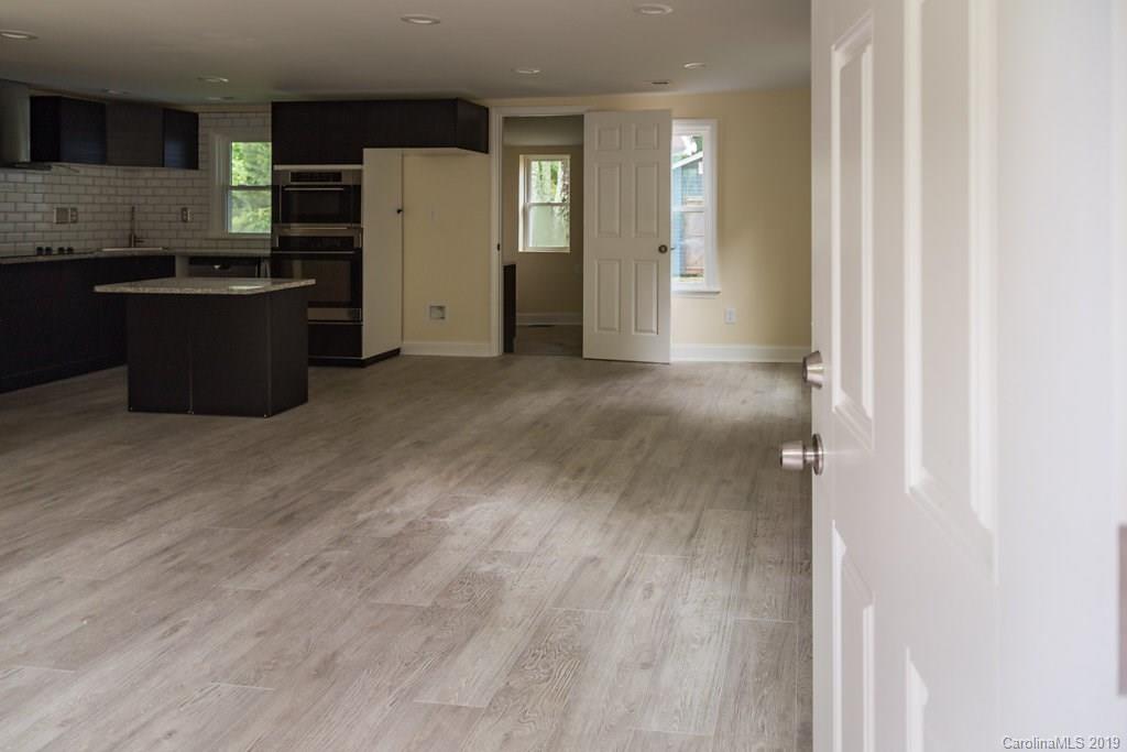 17531 Green Hill Road Charlotte, NC 28278 - Photo 8 of 28 a view of a kitchen with a sink