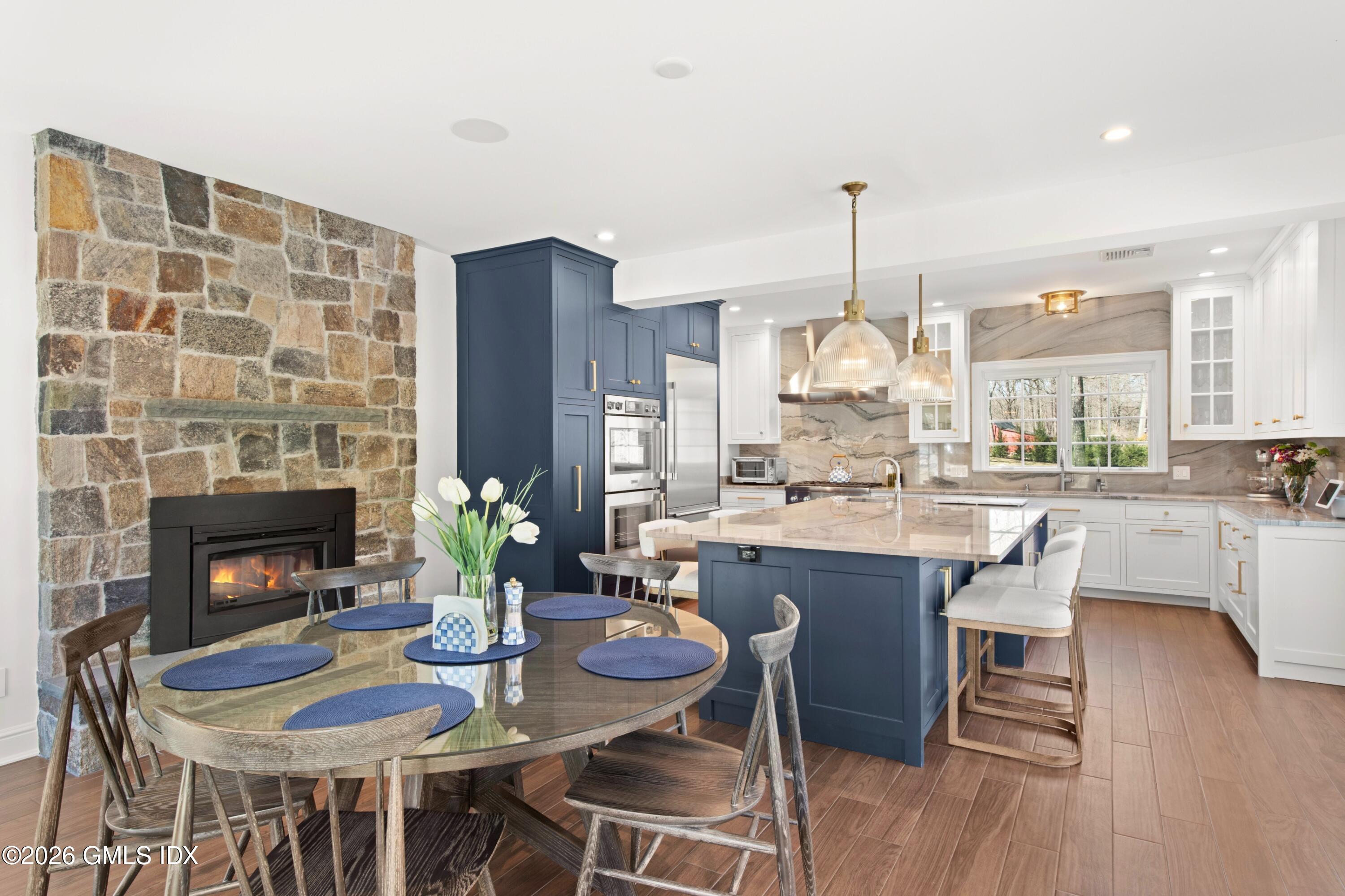 6 Carpenters Brook Road Greenwich, CT 06831 - Photo 18 of 71 6.14 Gourmet Kitchen Breakfast Nook (3)