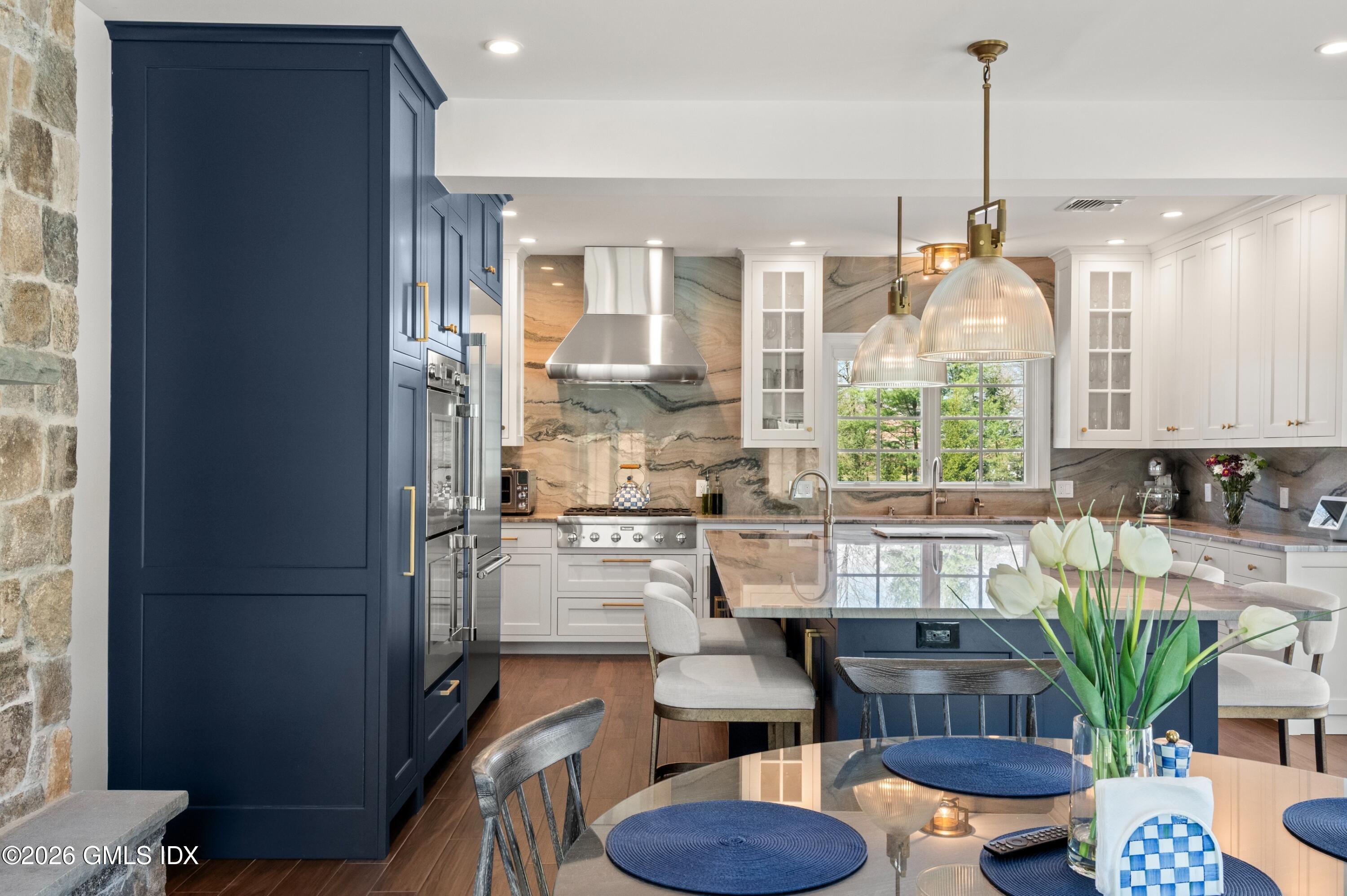 6 Carpenters Brook Road Greenwich, CT 06831 - Photo 20 of 71 6.20 Gourmet Kitchen Breakfast Nook (2)