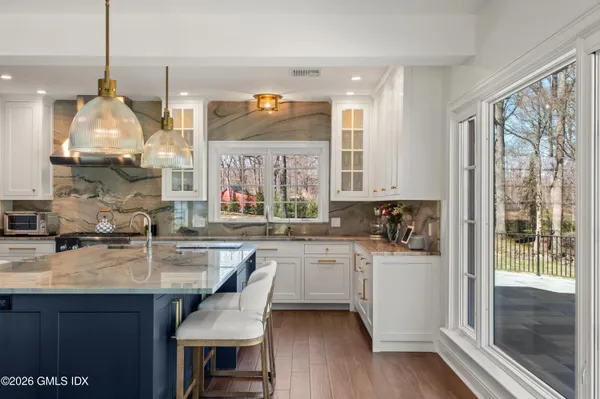 $4,495,000 | 6 Carpenters Brook Road, Greenwich, CT 06831