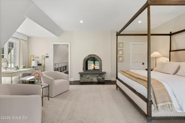 $4,495,000 | 6 Carpenters Brook Road, Greenwich, CT 06831