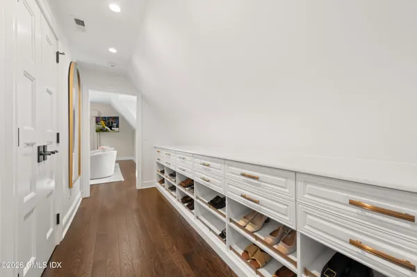 $4,495,000 | 6 Carpenters Brook Road, Greenwich, CT 06831