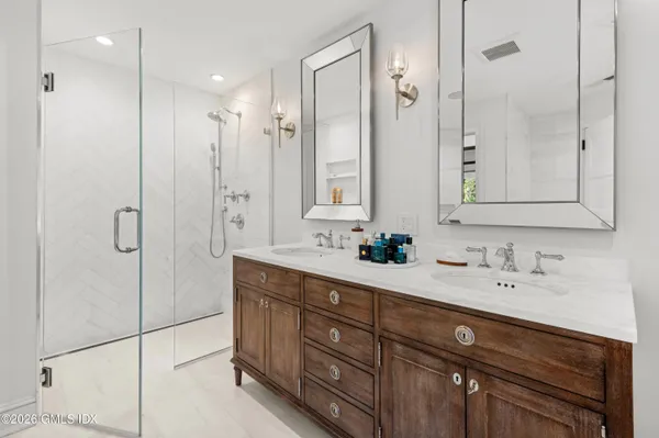 $4,495,000 | 6 Carpenters Brook Road, Greenwich, CT 06831