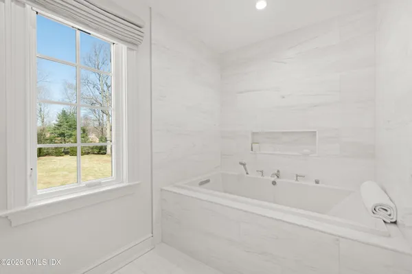 $4,495,000 | 6 Carpenters Brook Road, Greenwich, CT 06831