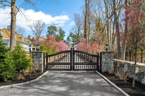 $4,495,000 | 6 Carpenters Brook Road, Greenwich, CT 06831