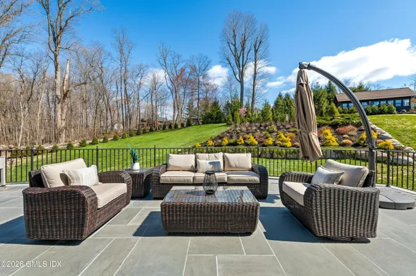 $4,495,000 | 6 Carpenters Brook Road, Greenwich, CT 06831