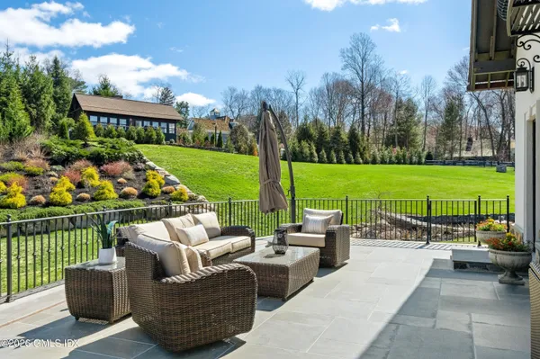 $4,495,000 | 6 Carpenters Brook Road, Greenwich, CT 06831