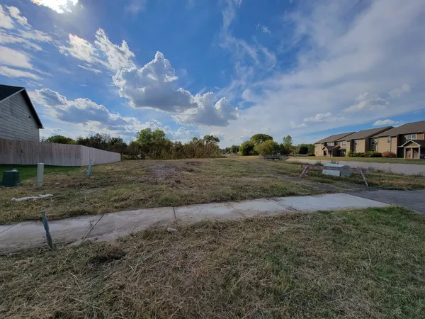 $24,000 | 403 South Sweetwater Road, Maize, KS 67101