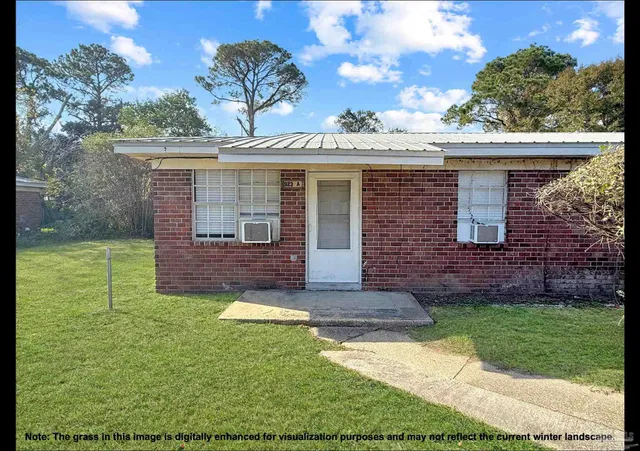 a view of a house with a yard