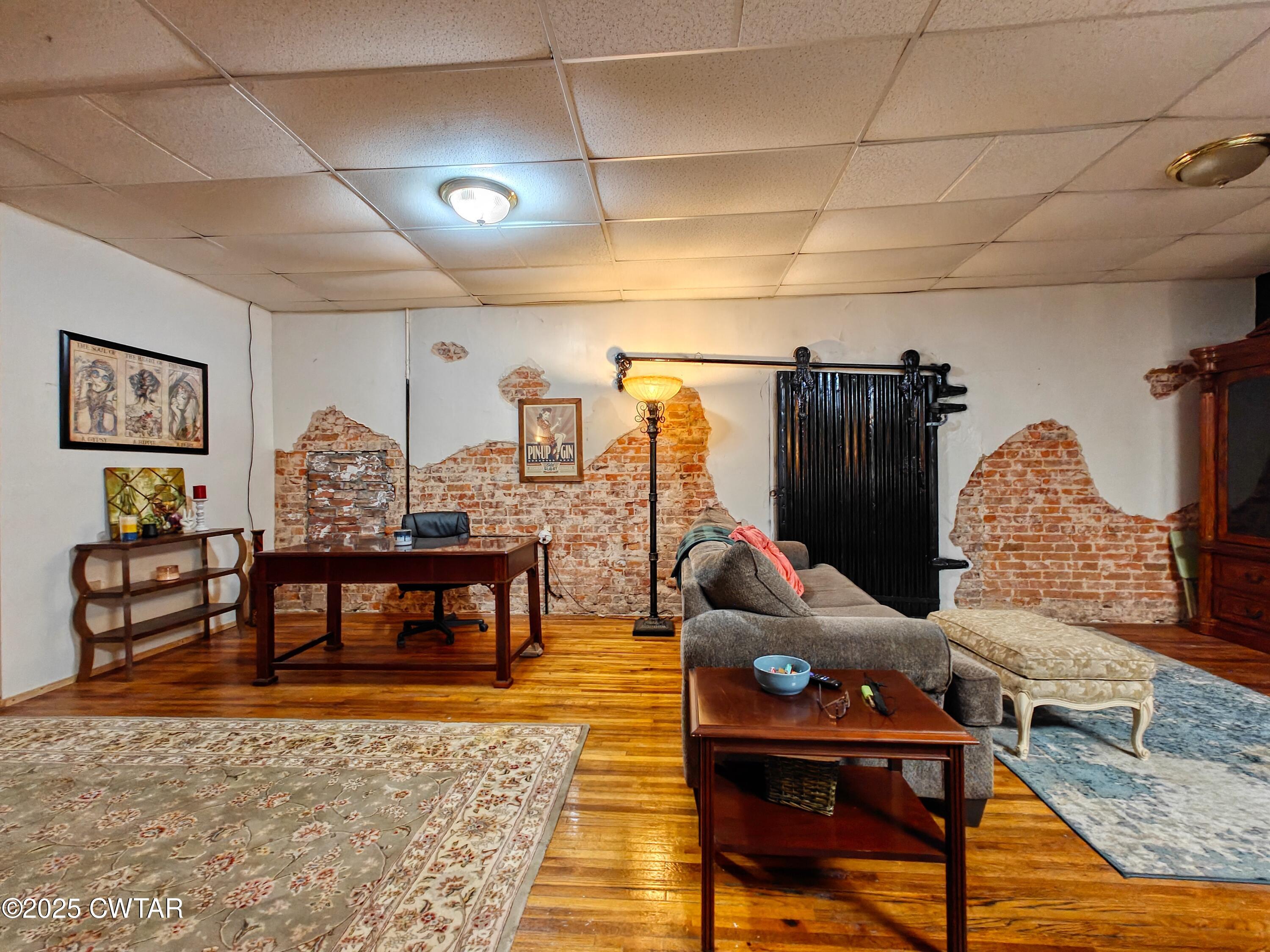 121 North Poplar Street Paris, TN 38242 - Photo 13 of 38 a living room with furniture