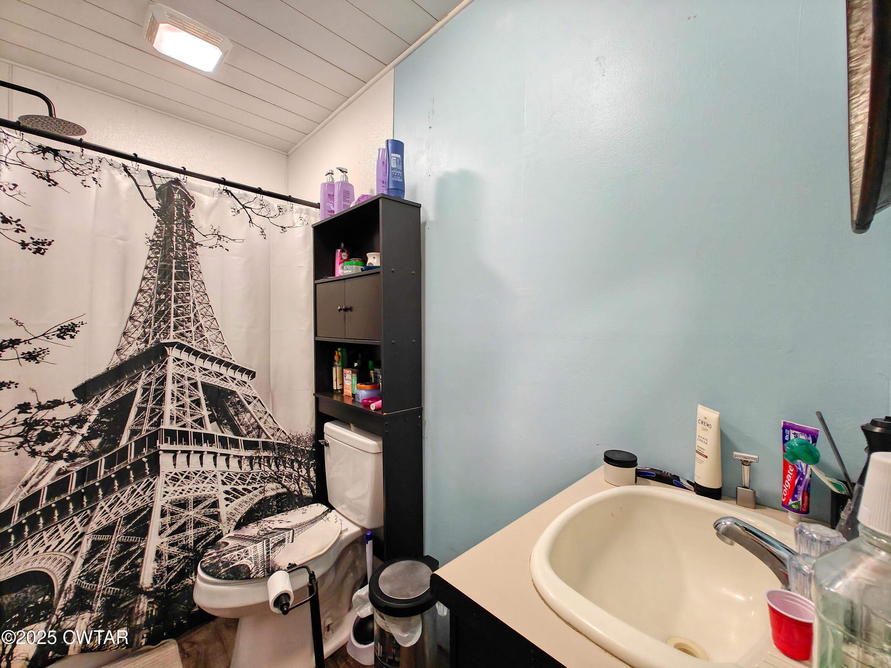 121 North Poplar Street Paris, TN 38242 - Photo 25 of 38 a bathroom with a sink and a mirror