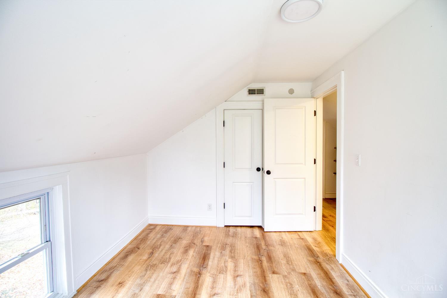 7249 State Road Cincinnati, OH 45230 - Photo 22 of 42