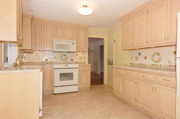 16 Oldham Road Arlington, MA 02474 - Photo 2 of 9