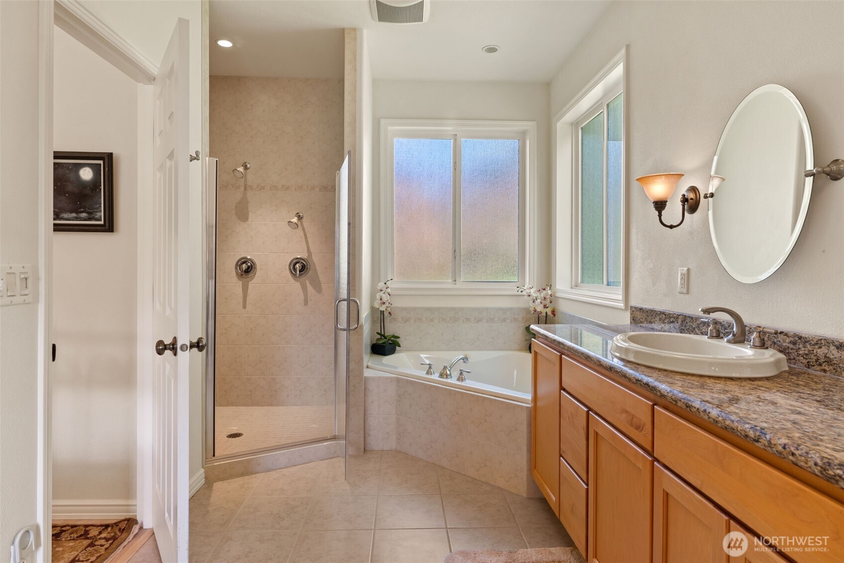 301 Russell Road Winlock, WA 98596 - Photo 14 of 40 a bathroom with a tub a sink and a mirror