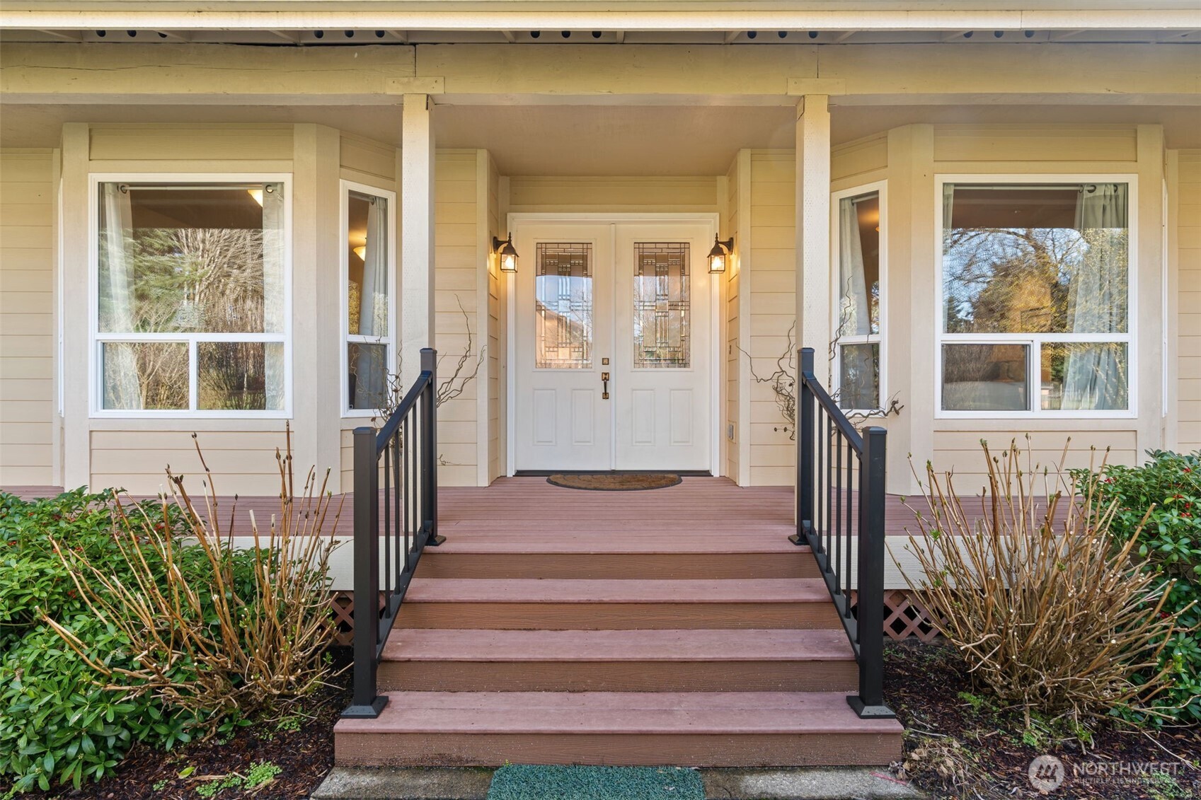301 Russell Road Winlock, WA 98596 - Photo 23 of 40 a front view of a house with a garden