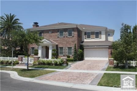 Front of home on a cul-d-sac street