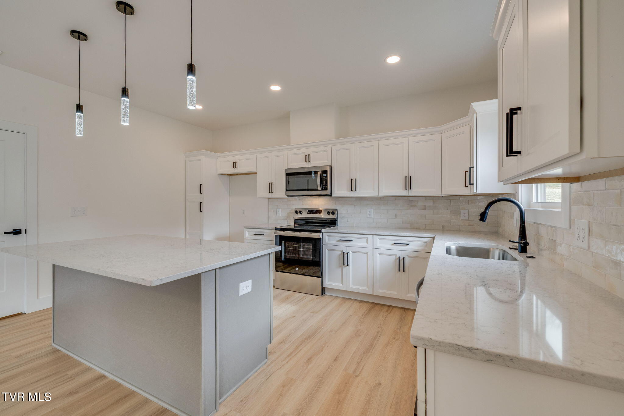 474 Middays Rest Jonesborough, TN 37659 - Photo 13 of 33 012