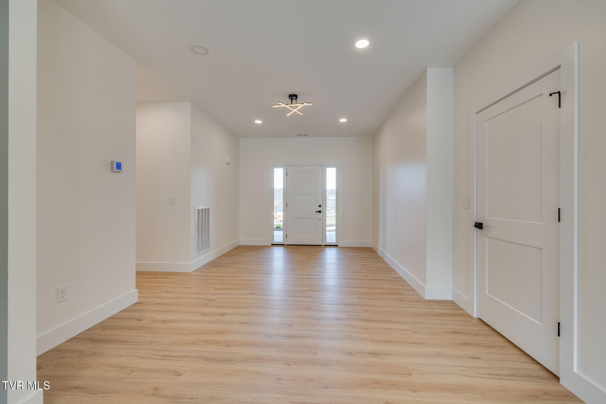 474 Middays Rest Jonesborough, TN 37659 - Photo 7 of 33 006