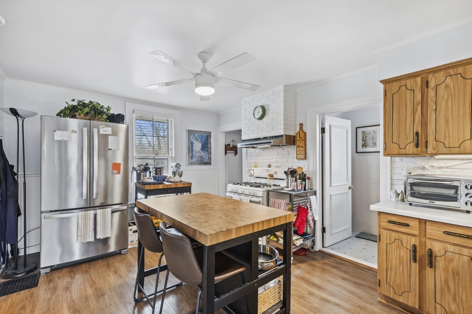 718 Sheridan Road Lake Bluff, IL 60044 - Photo 13 of 36 a kitchen with stainless steel appliances a refrigerator a stove a sink dishwasher and wooden cabinets with wooden floor