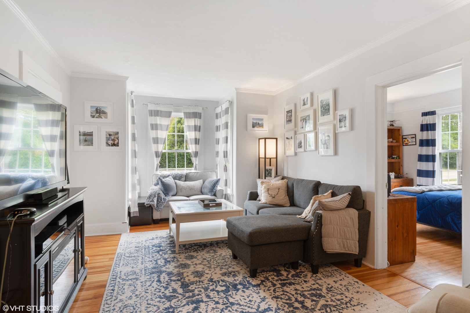 718 Sheridan Road Lake Bluff, IL 60044 - Photo 18 of 36 a living room with furniture and a fireplace