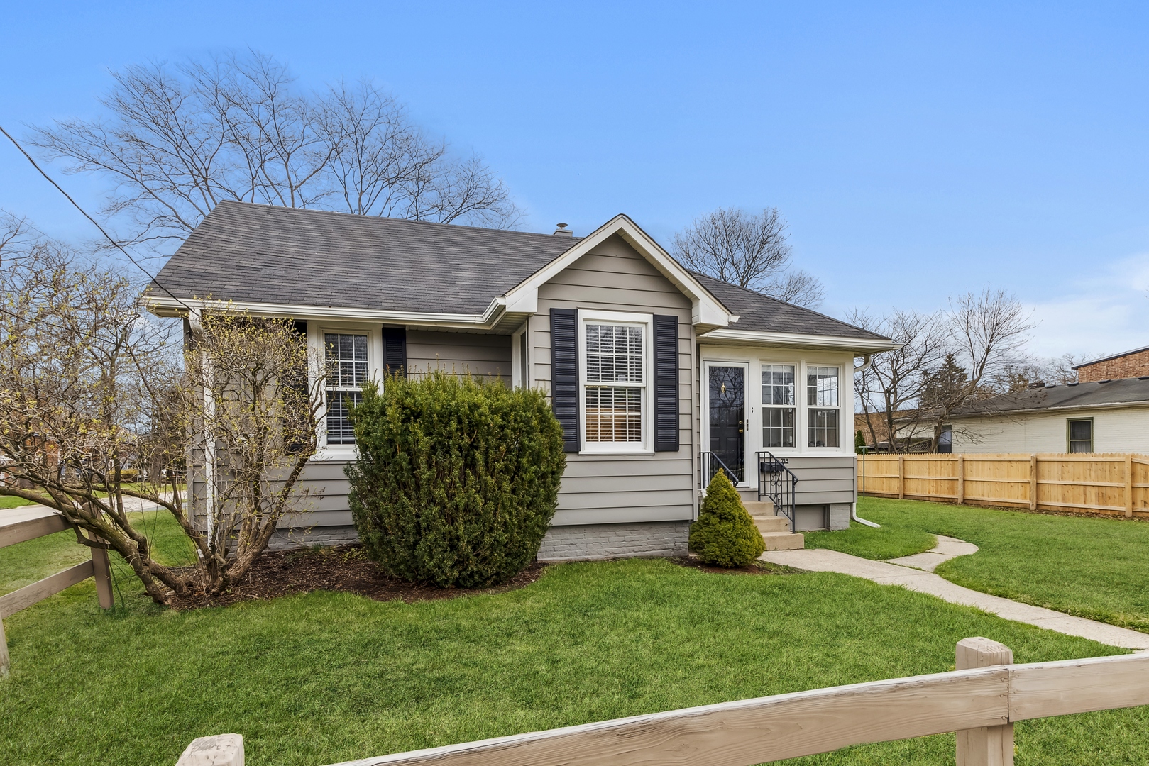 718 Sheridan Road Lake Bluff, IL 60044 - Photo 2 of 36 a front view of a house with a garden