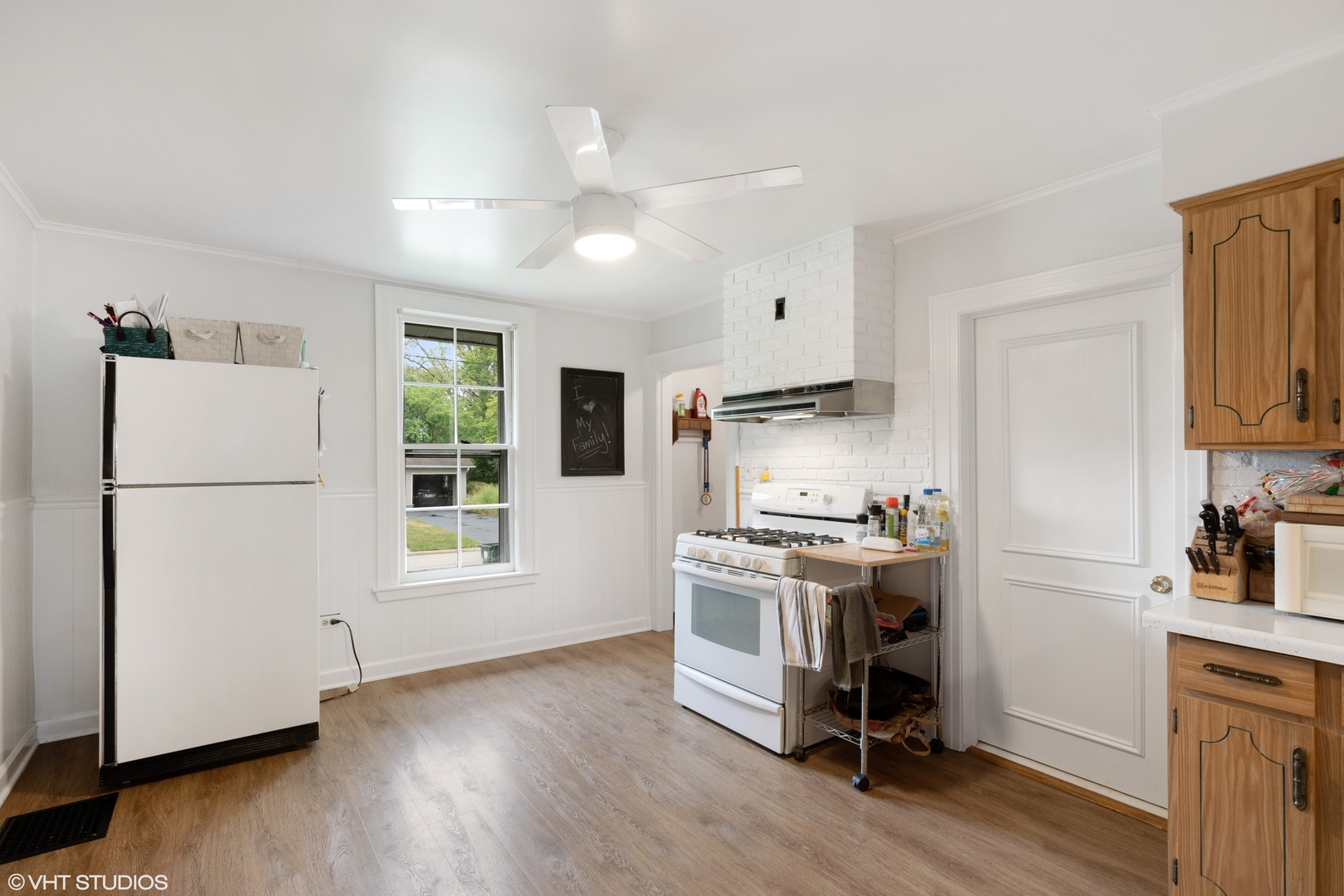 718 Sheridan Road Lake Bluff, IL 60044 - Photo 21 of 36 a kitchen with stainless steel appliances a stove a refrigerator and cabinets