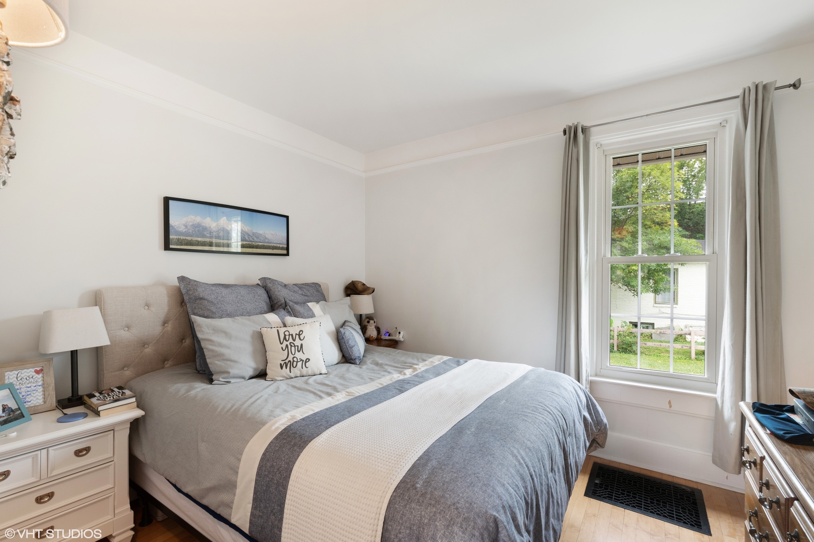 718 Sheridan Road Lake Bluff, IL 60044 - Photo 24 of 36 a bedroom with a bed and a window