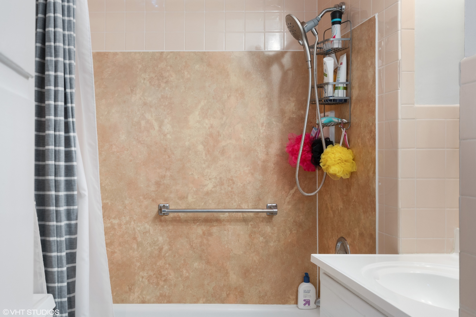 718 Sheridan Road Lake Bluff, IL 60044 - Photo 29 of 36 a bathroom with a shower