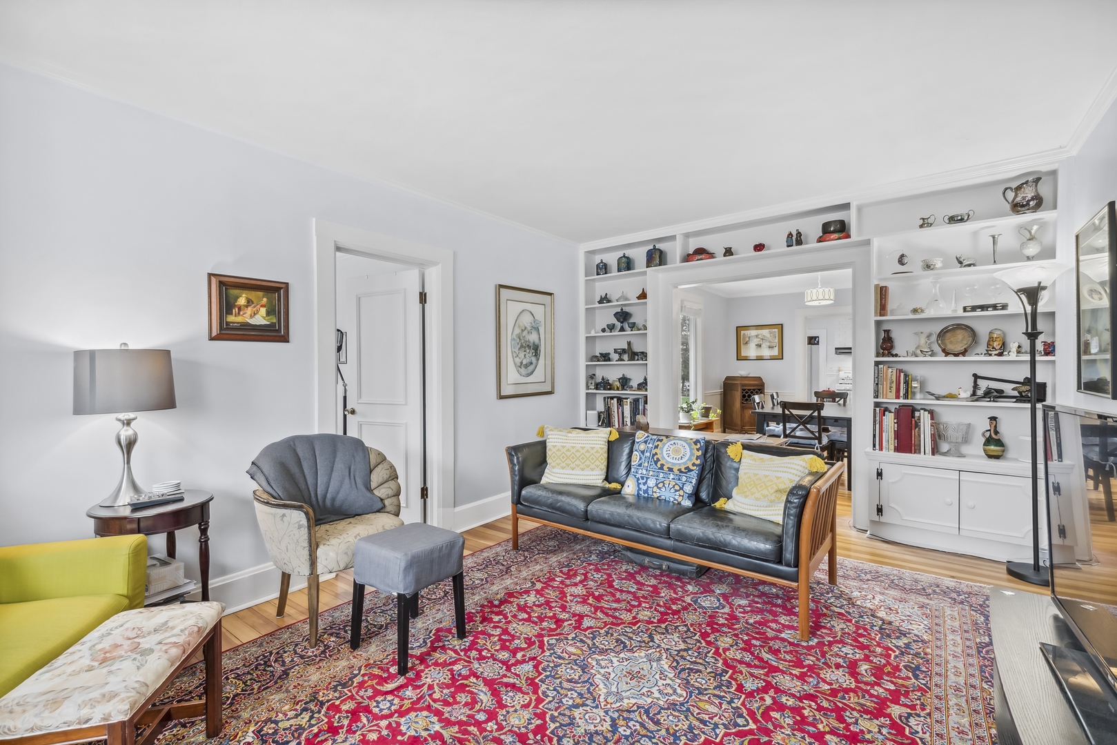 718 Sheridan Road Lake Bluff, IL 60044 - Photo 9 of 36 a living room with furniture and a rug
