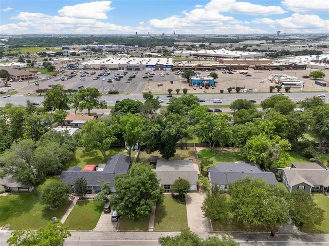 $2,400 | 4016 Austin Avenue, Waco, TX 76710