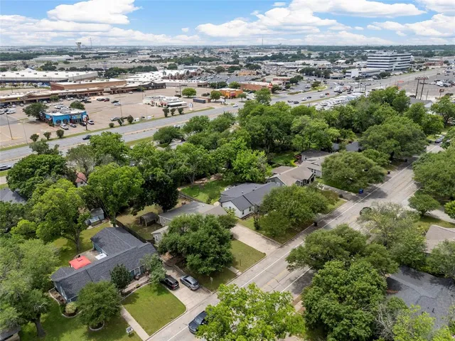 $2,400 | 4016 Austin Avenue, Waco, TX 76710