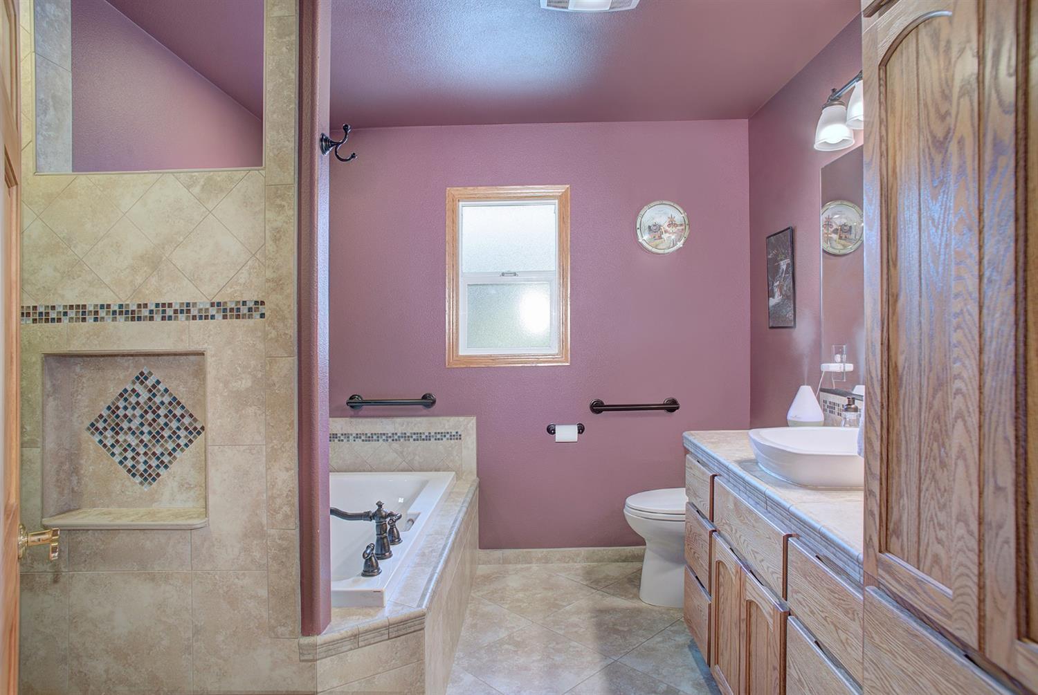 7511 Hugo Road Grants Pass, OR 97526 - Photo 7 of 27 Additional Photo