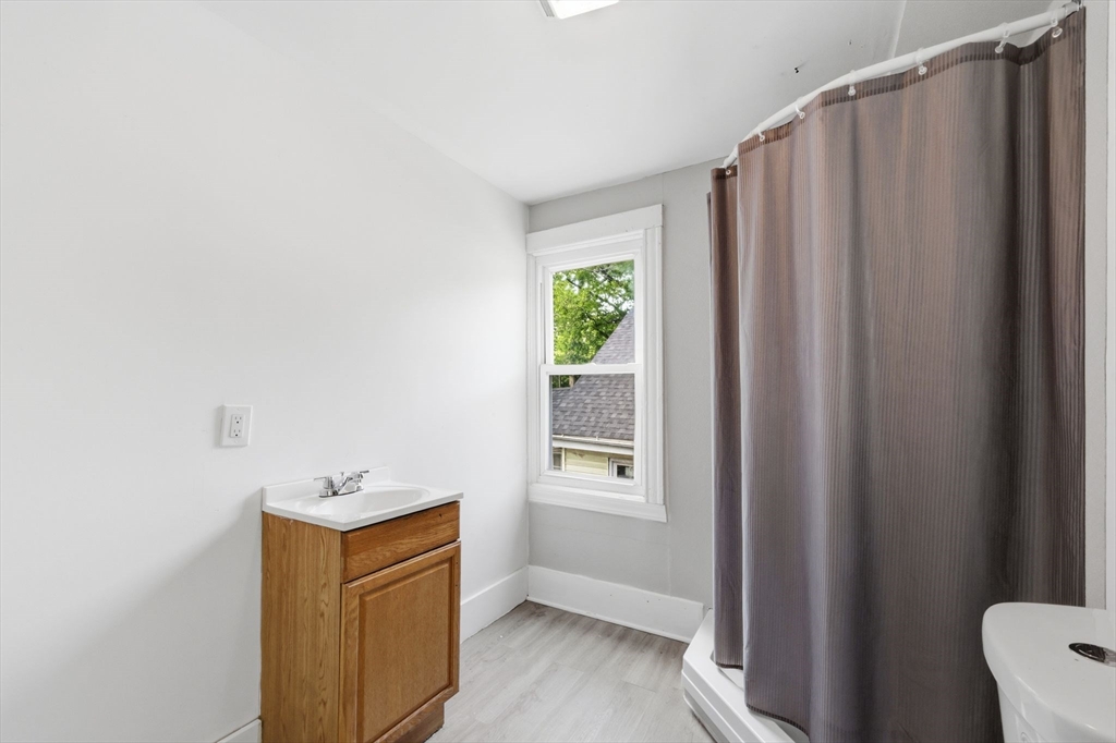 172-174 Euclid Avenue Springfield, MA 01108 - Photo 16 of 32