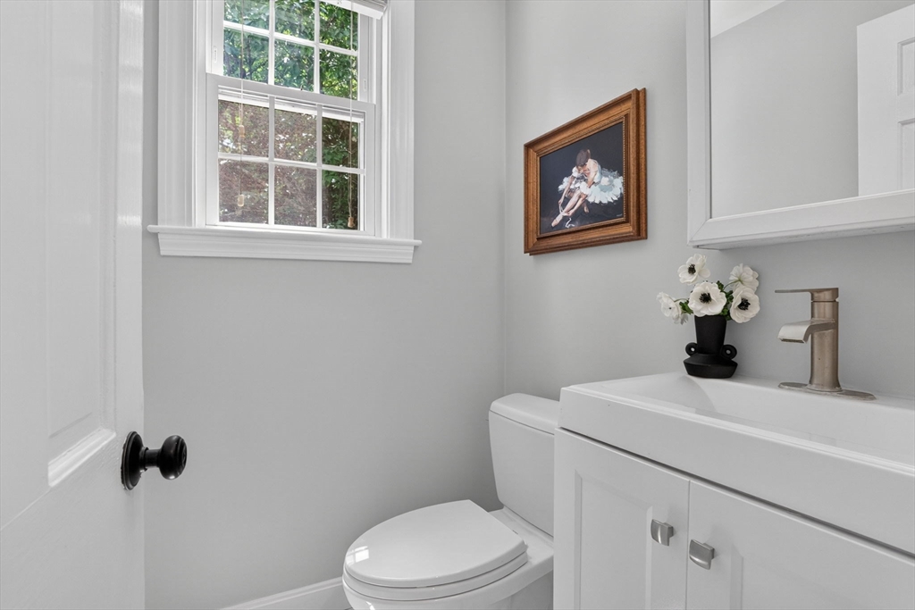 35 Cleveland Road Wellesley, MA 02481 - Photo 9 of 18