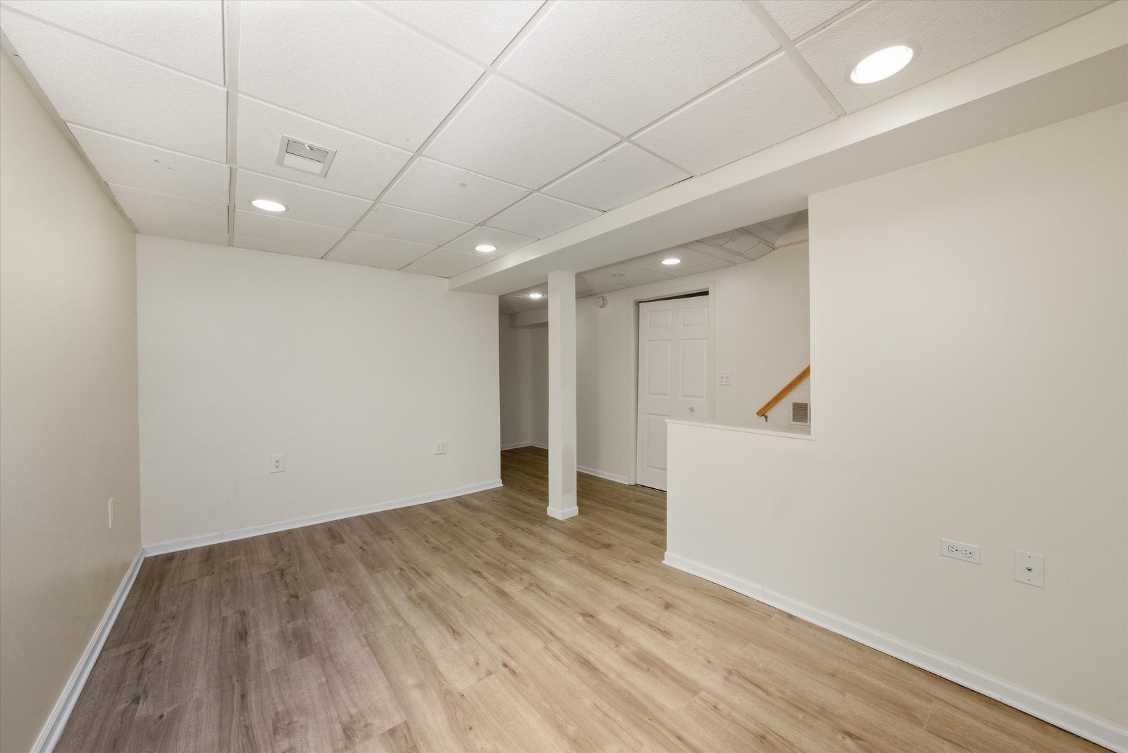 314 Elm Street Lombard, IL 60148 - Photo 28 of 43 an empty room with wooden floor and entrance