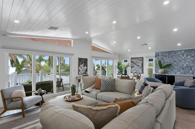 $2,999,000 | 2203 Avenue B, Bradenton Beach, FL 34217