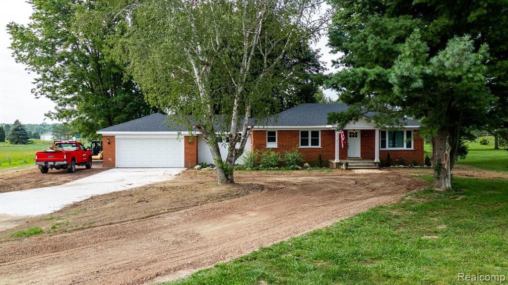 10045 Division Road Casco, MI 48064 - Photo 3 of 36