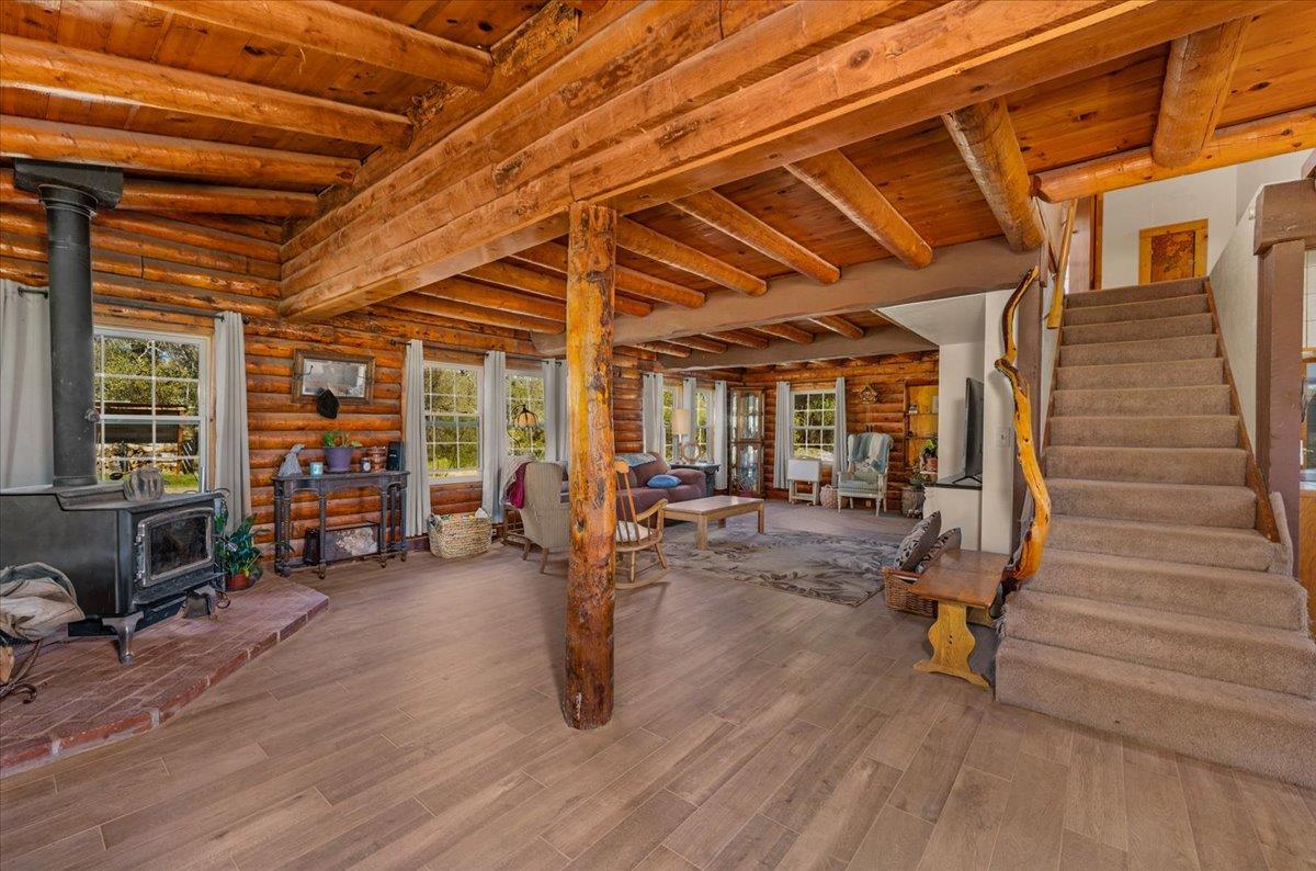 45522 Windmill Road Coarsegold, CA 93614 - Photo 21 of 74 a view of a room with wooden floor and furniture