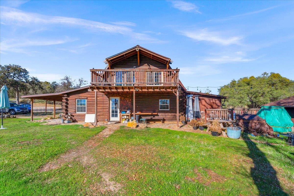 45522 Windmill Road Coarsegold, CA 93614 - Photo 5 of 74 a front view of a house with a garden and plants