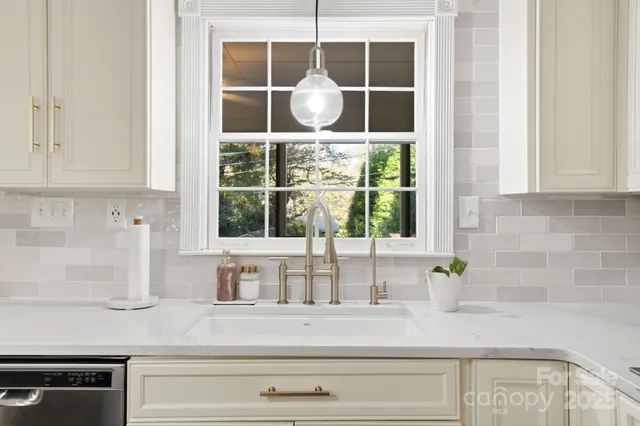 $500,000 | 3027 Telford Place, Charlotte, NC 28205