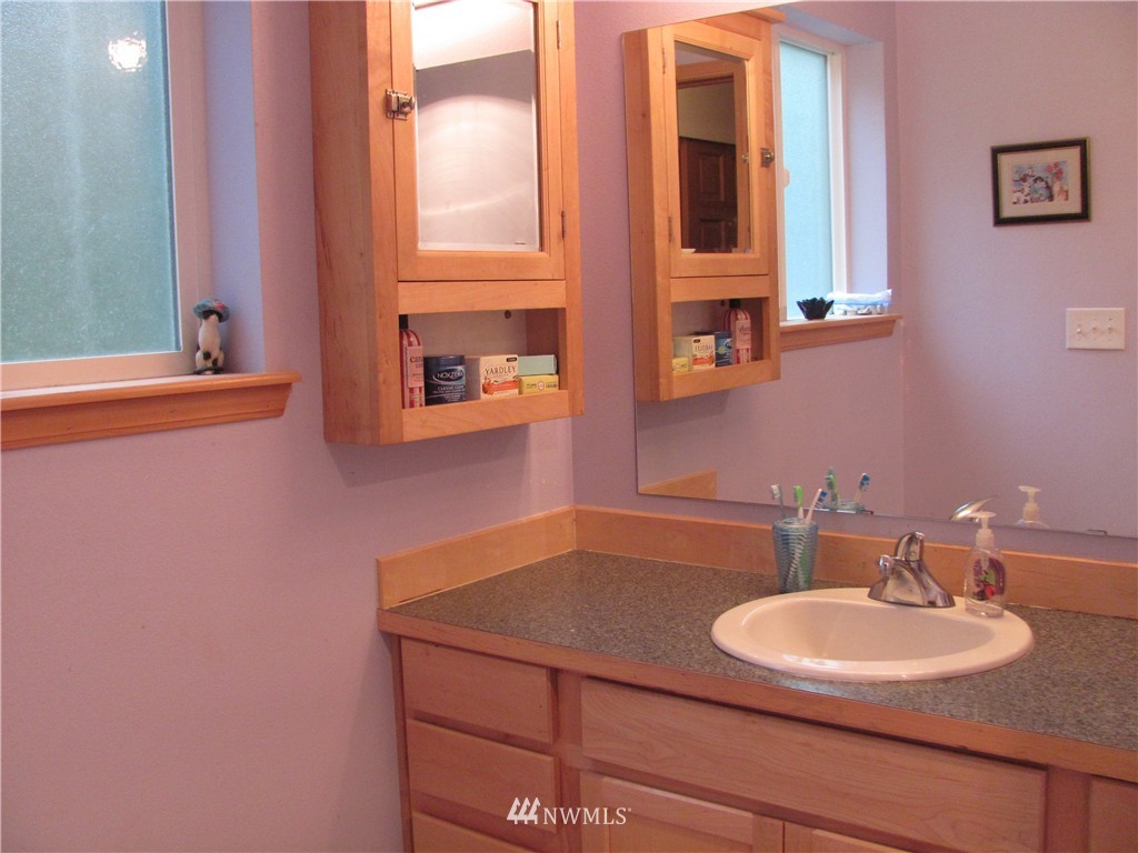 3170 East Rasor Road Belfair, WA 98528 - Photo 12 of 14 Gallery Image 12