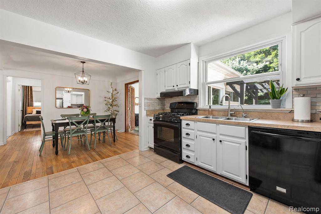 470 Maplehill Road Rochester Hills, MI 48306 - Photo 26 of 54