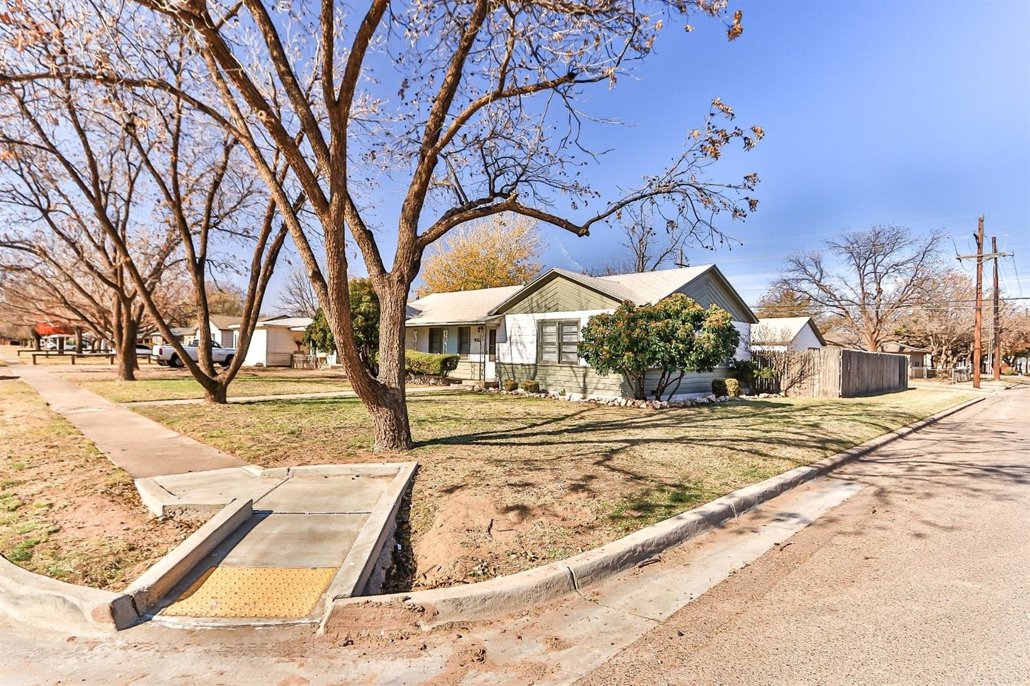 4002 33rd Street Lubbock, TX 79410 - Photo 4 of 40 Corner Lot