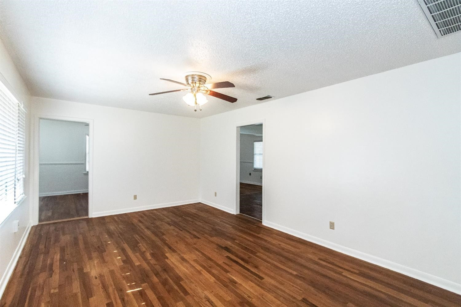 4002 33rd Street Lubbock, TX 79410 - Photo 6 of 40 Living Area