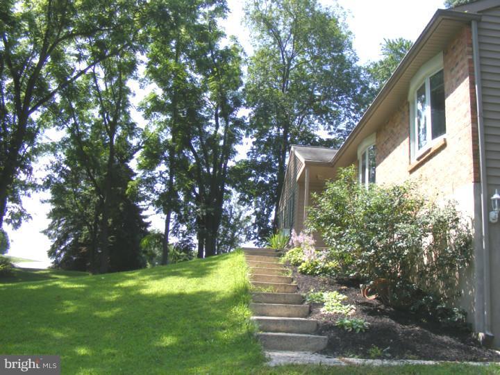 302 Red Fox Lane Lincoln University, PA 19352 - Photo 3 of 14 Exterior Front