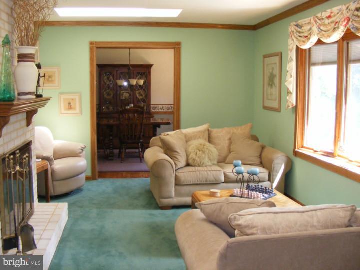 302 Red Fox Lane Lincoln University, PA 19352 - Photo 6 of 14 Living Room